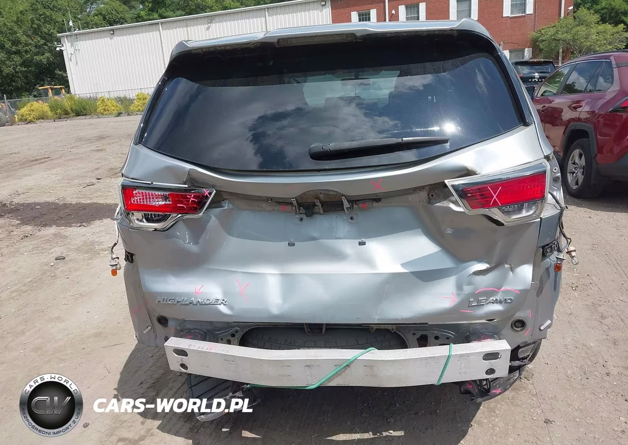 2015 Toyota Highlander Le V6 VIN:5TDBKRFHXFS195213 - 16