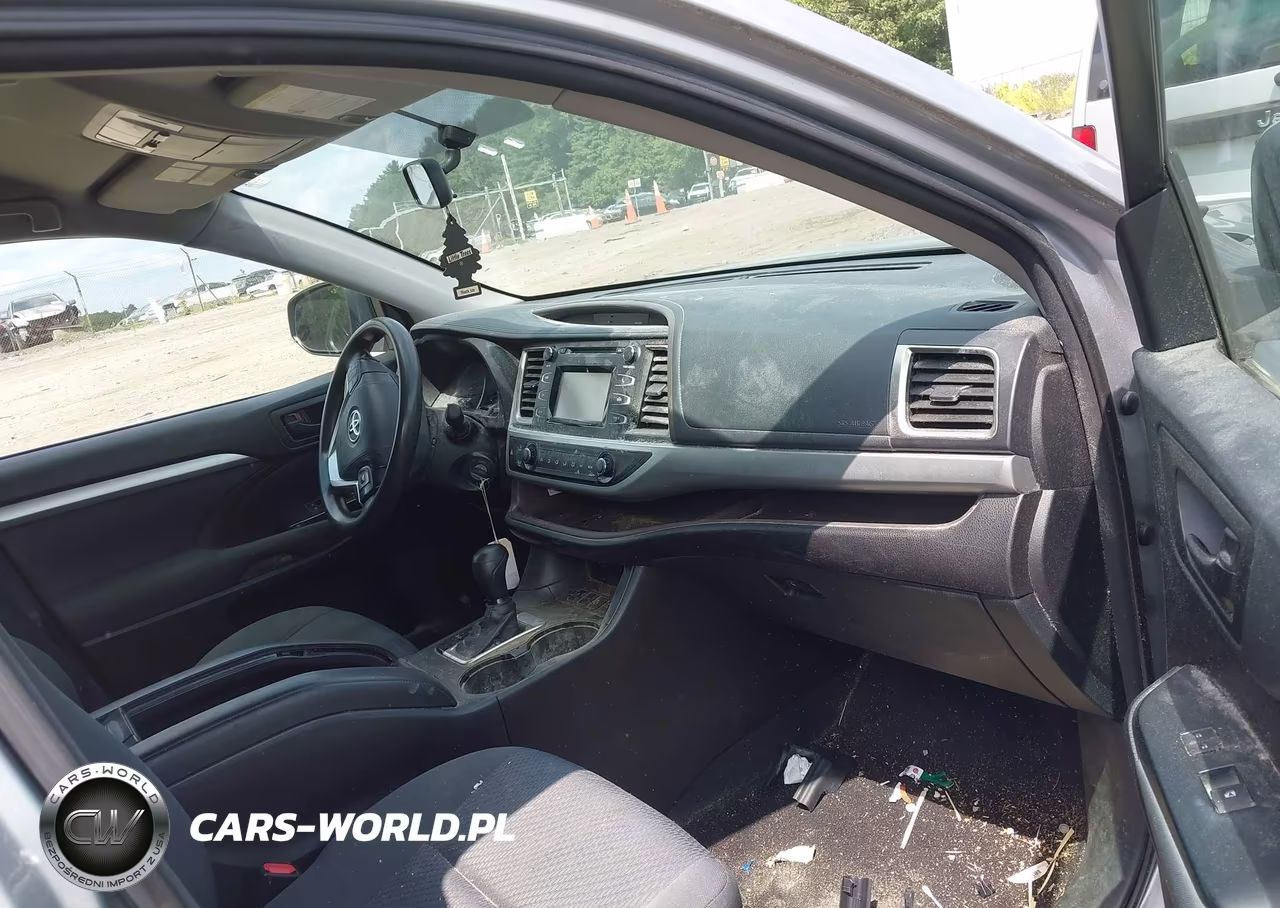 2015 Toyota Highlander Le V6 VIN:5TDBKRFHXFS195213 - 5
