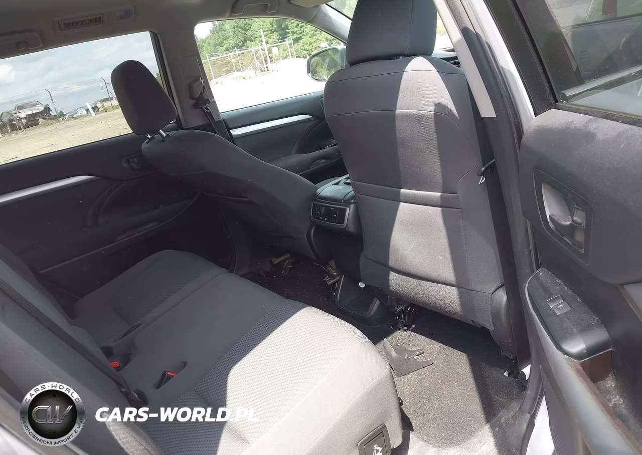 2015 Toyota Highlander Le V6 VIN:5TDBKRFHXFS195213 - 8