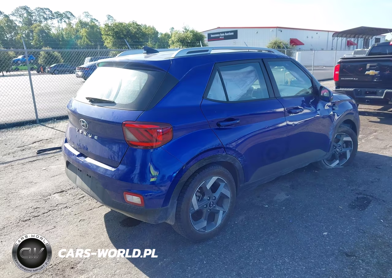 2022 Hyundai Venue Sel VIN:KMHRC8A39NU183822 - 4