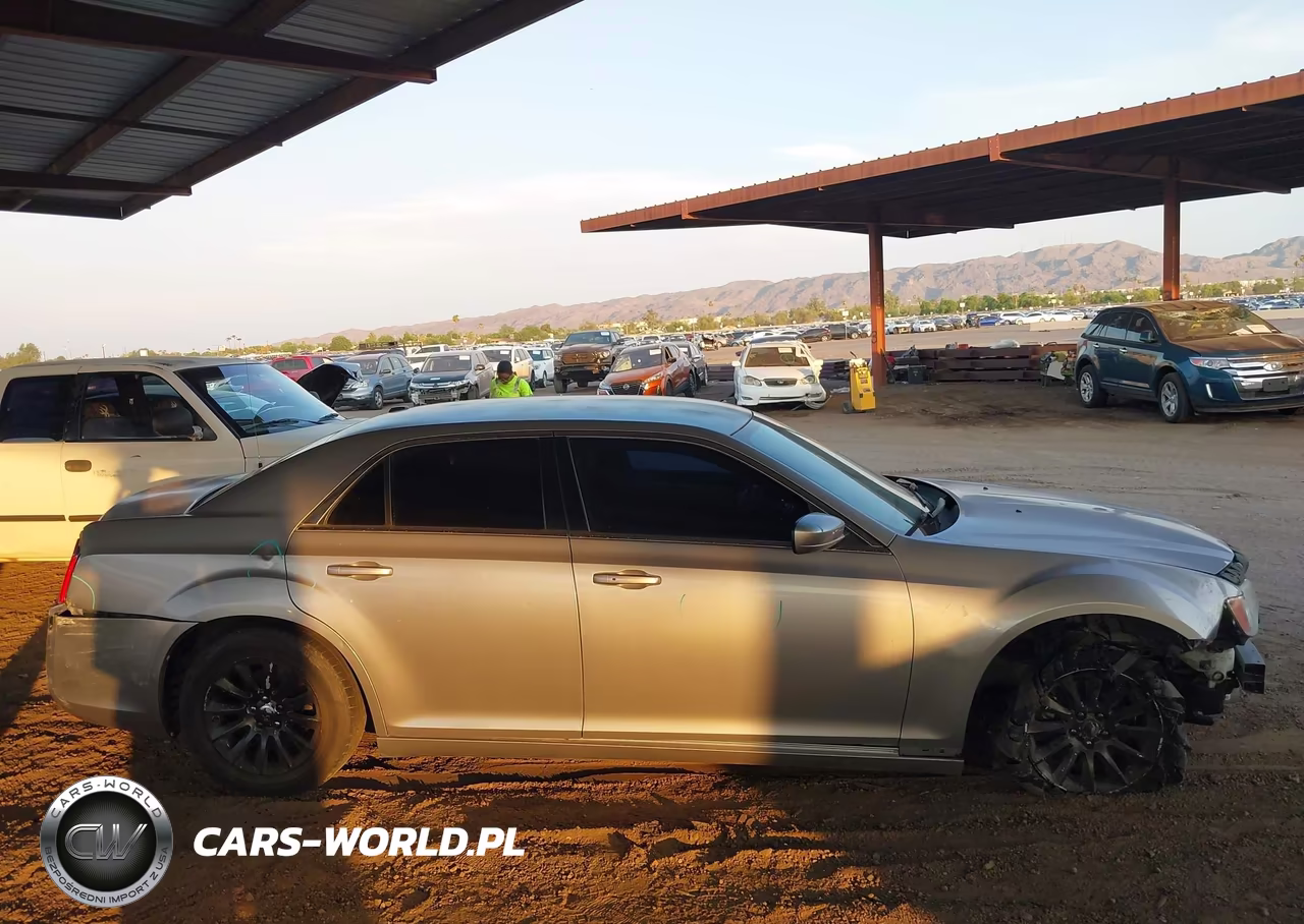 2013 Chrysler 300 Motown VIN:2C3CCAAG9DH735930 - 14