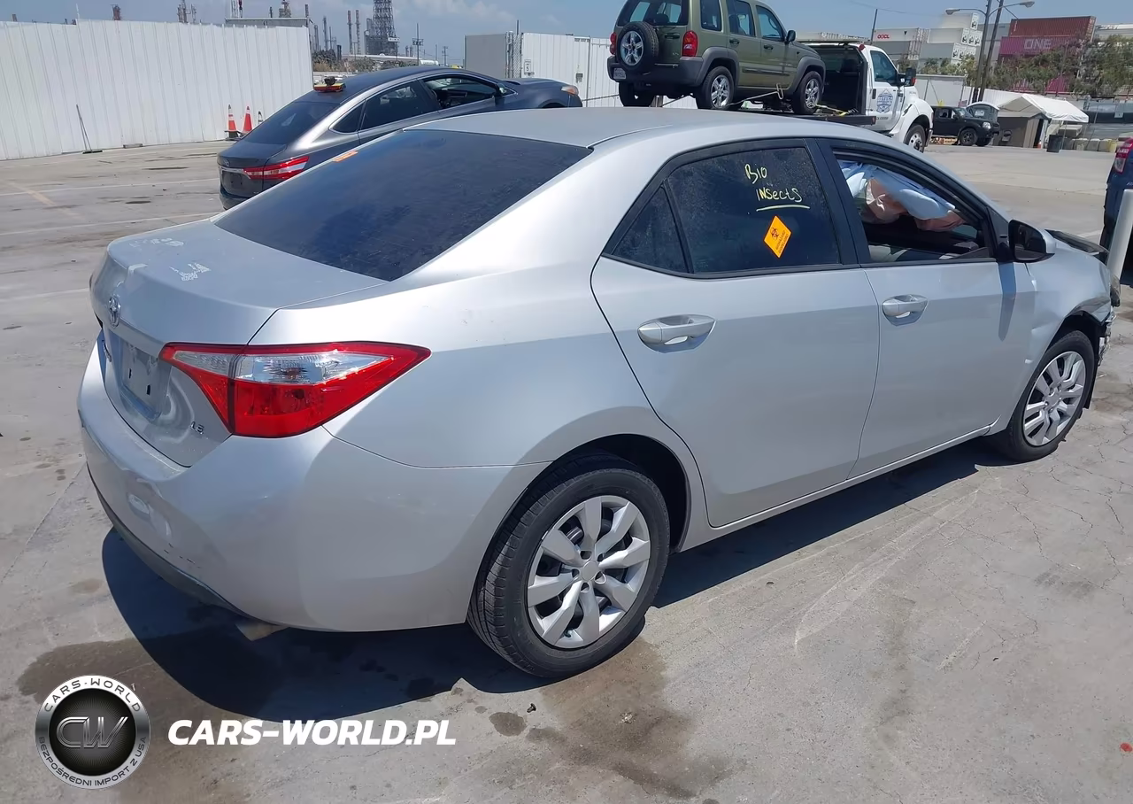 2015 Toyota Corolla Le VIN:5YFBURHE6FP238709 - 4