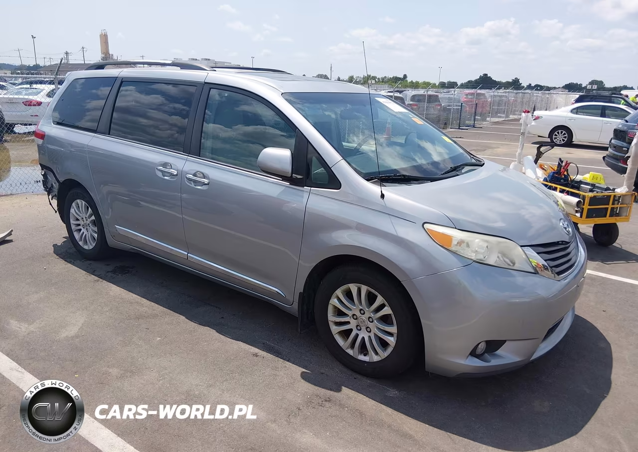 2013 Toyota Sienna Xle V6 8 Passenger