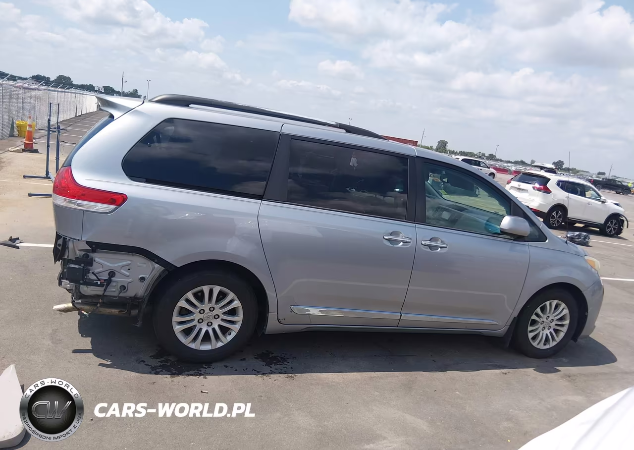 2013 Toyota Sienna Xle V6 8 Passenger VIN:5TDYK3DC1DS381914 - 14