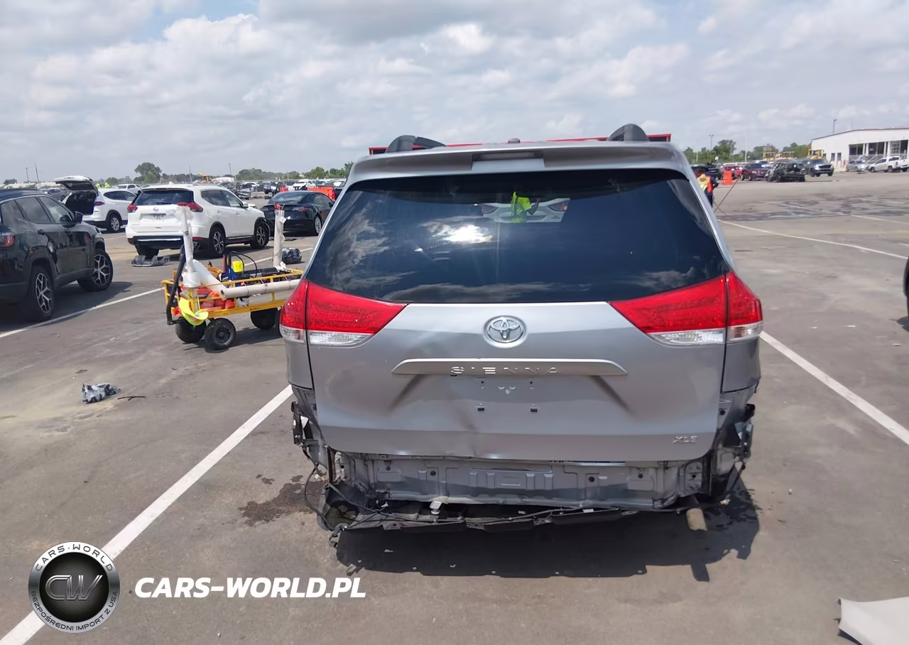 2013 Toyota Sienna Xle V6 8 Passenger VIN:5TDYK3DC1DS381914 - 17