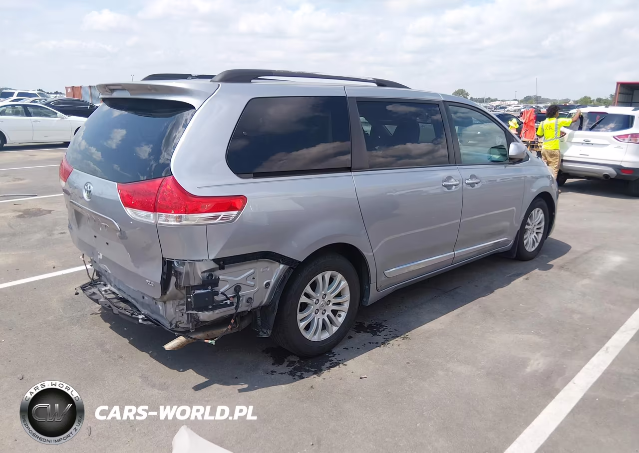 2013 Toyota Sienna Xle V6 8 Passenger VIN:5TDYK3DC1DS381914 - 4