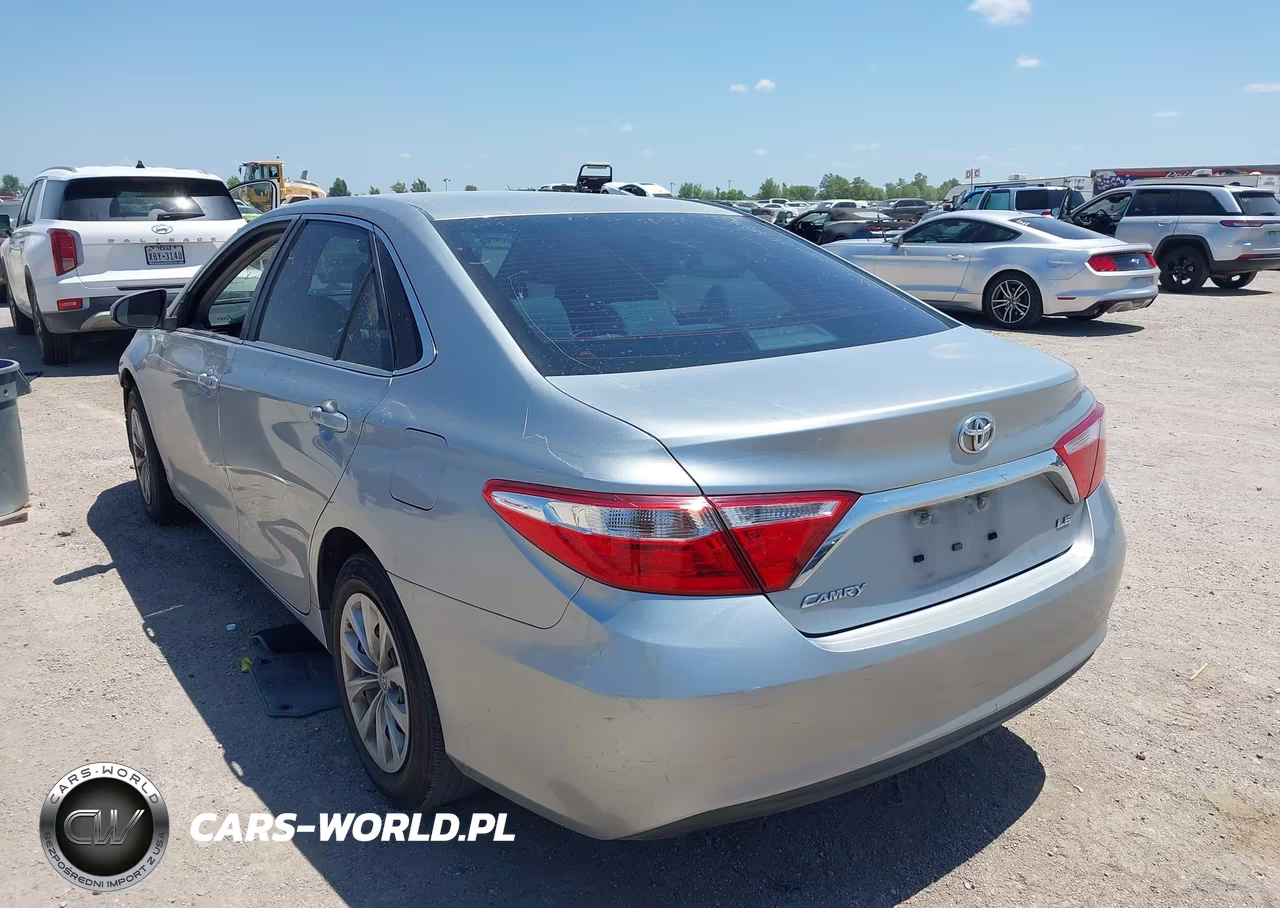 2017 Toyota Camry Le VIN:4T1BF1FK0HU689902 - 3