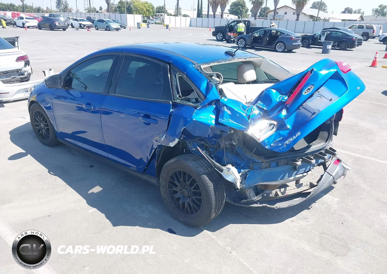 2018 Ford Focus Se VIN:1FADP3F25JL231876 - 3