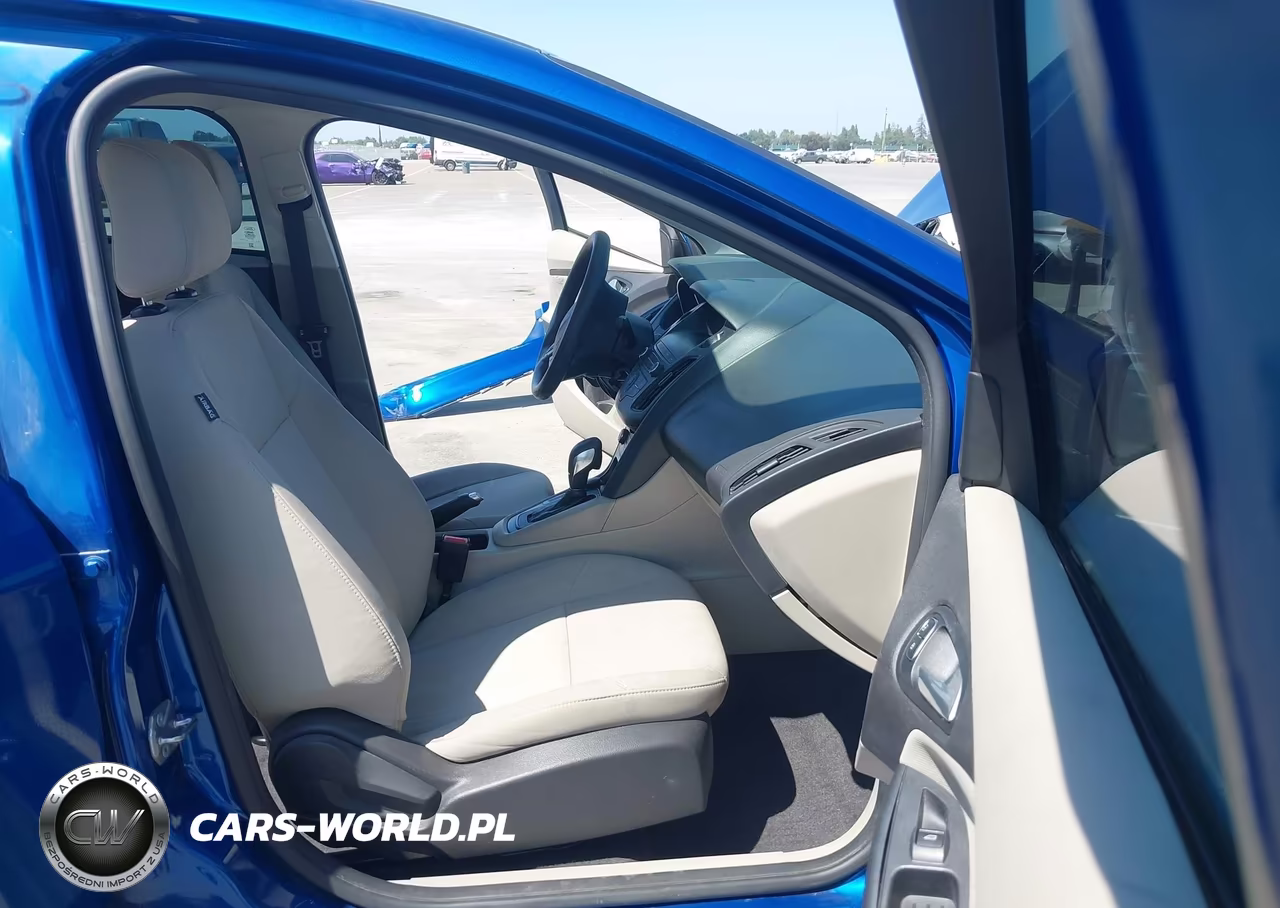 2018 Ford Focus Se VIN:1FADP3F25JL231876 - 5