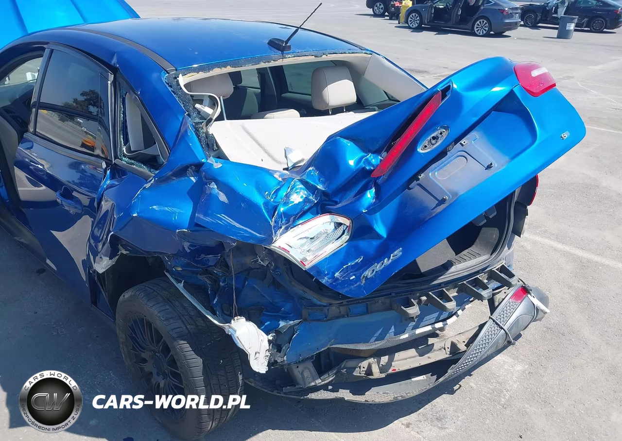 2018 Ford Focus Se VIN:1FADP3F25JL231876 - 6