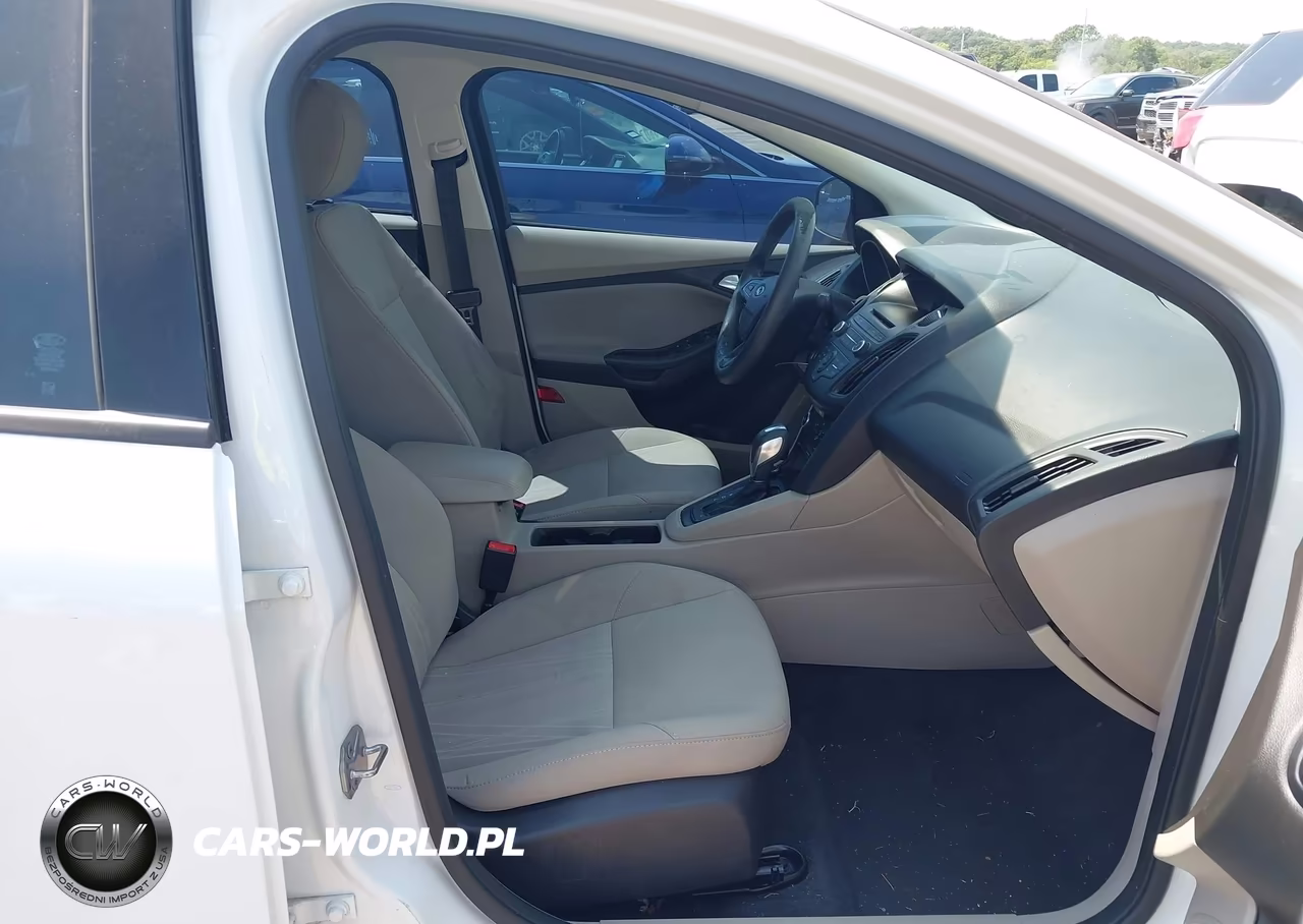 2016 Ford Focus Se VIN:1FADP3F24GL290927 - 5