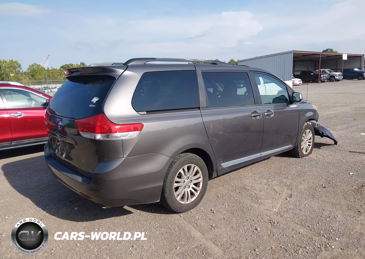 2012 Toyota Sienna Xle V6 8 Passenger VIN:5TDYK3DC1CS245099 - 4