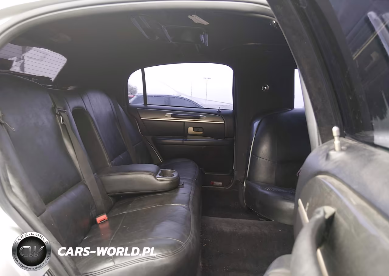 2004 Lincoln Town Car Executive VIN:1L1FM81W64Y646938 - 8