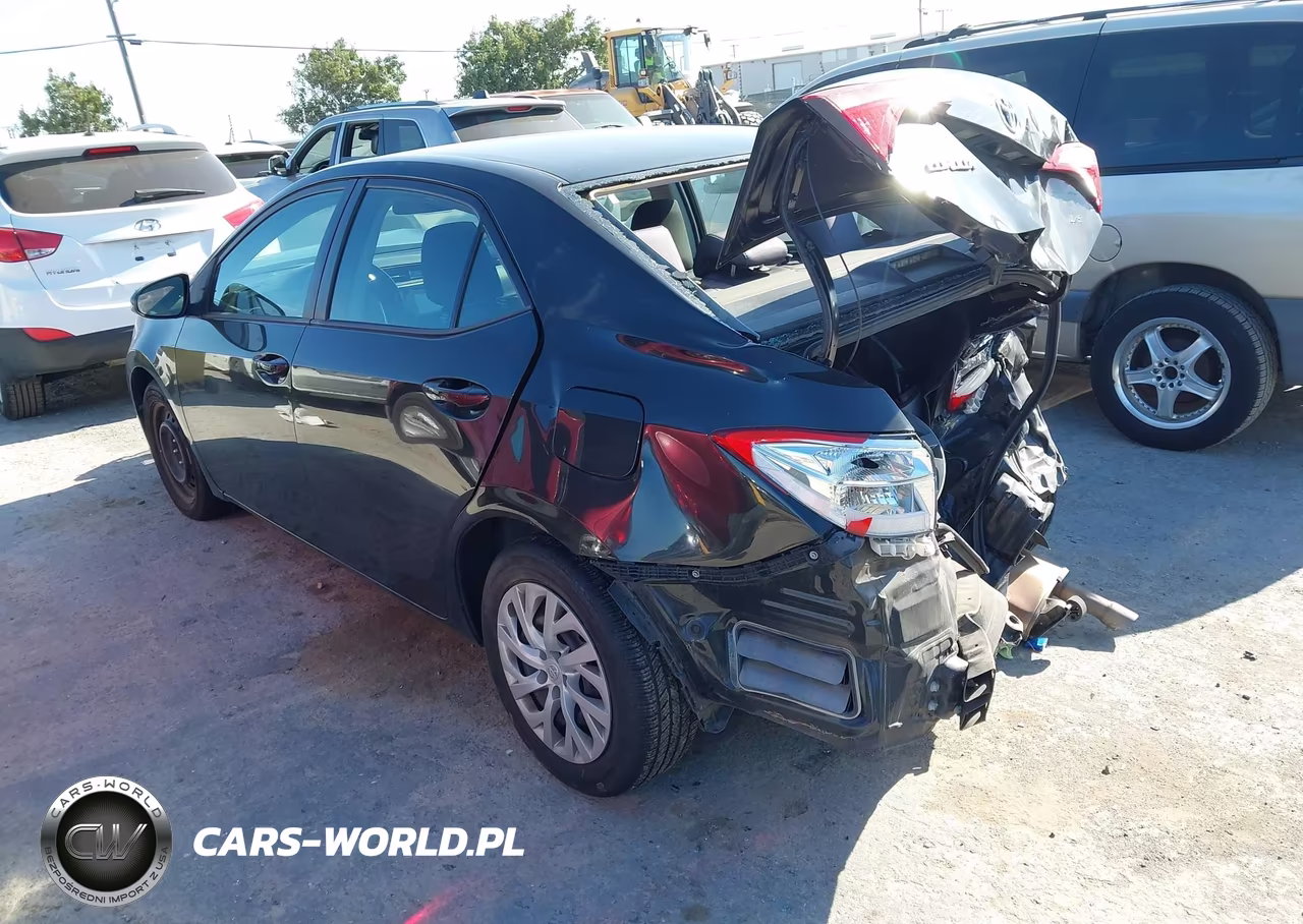 2018 Toyota Corolla Le VIN:2T1BURHE5JC968538 - 3