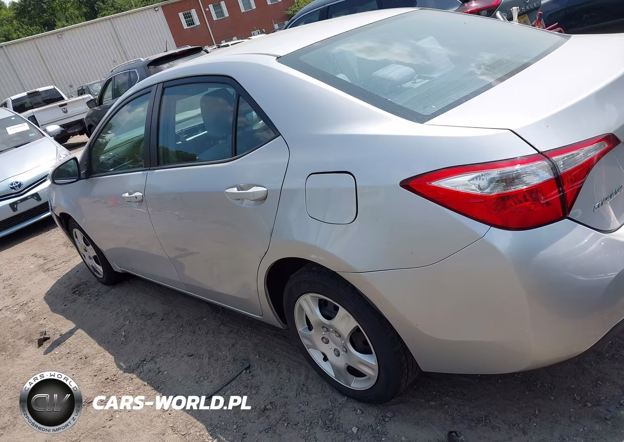 2015 Toyota Corolla Le VIN:2T1BURHE4FC380900 - 3