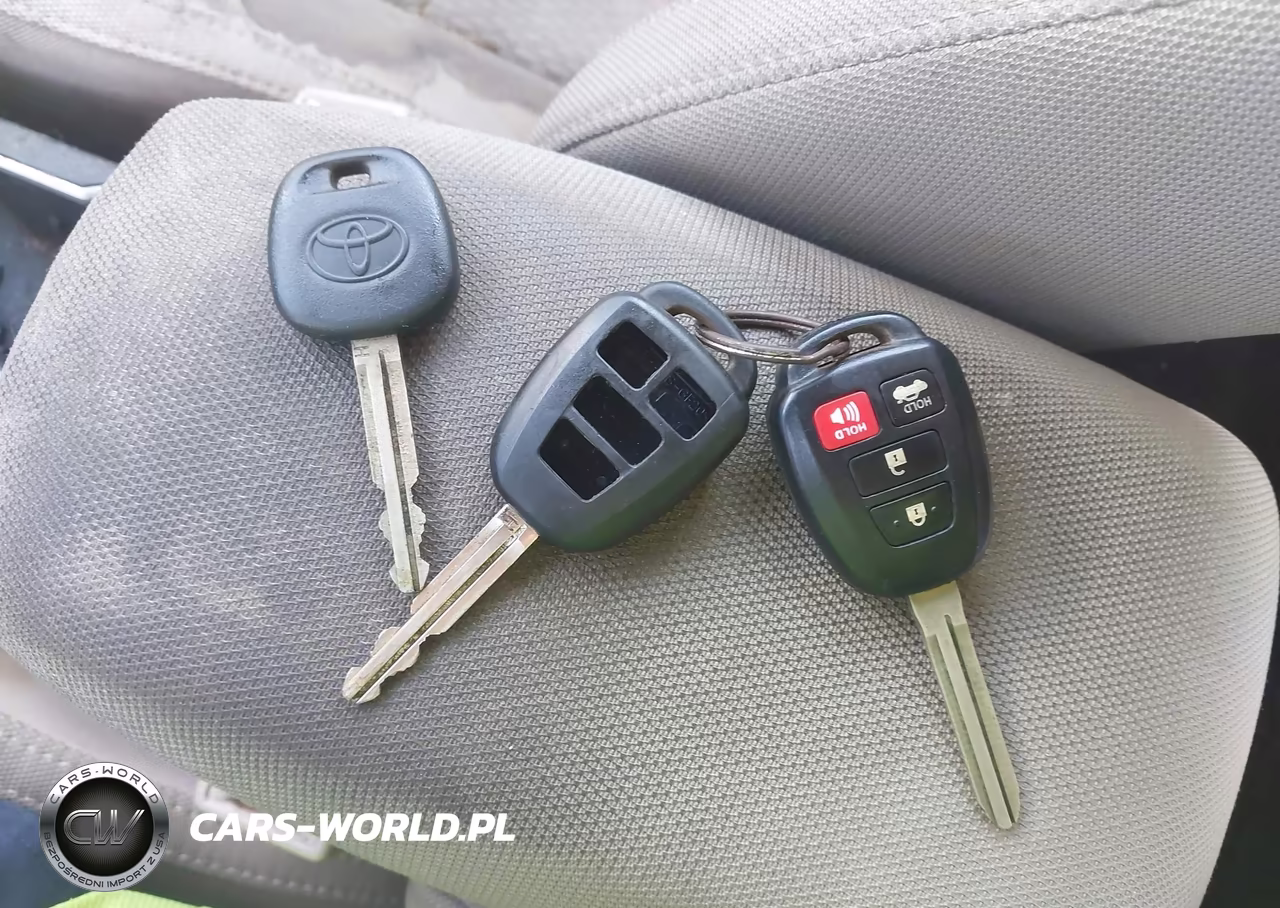 2015 Toyota Corolla Le VIN:2T1BURHE3FC263907 - 11