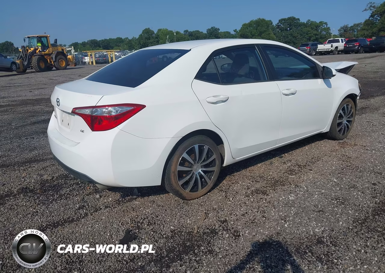 2015 Toyota Corolla Le VIN:2T1BURHE3FC263907 - 4