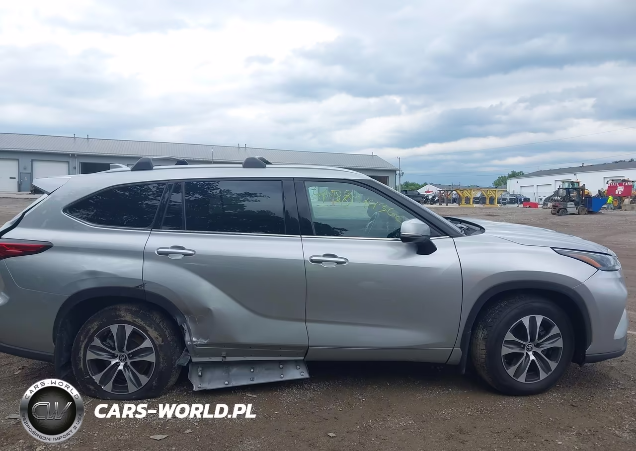 2022 Toyota Highlander Xle VIN:5TDGZRBH4NS228504 - 13