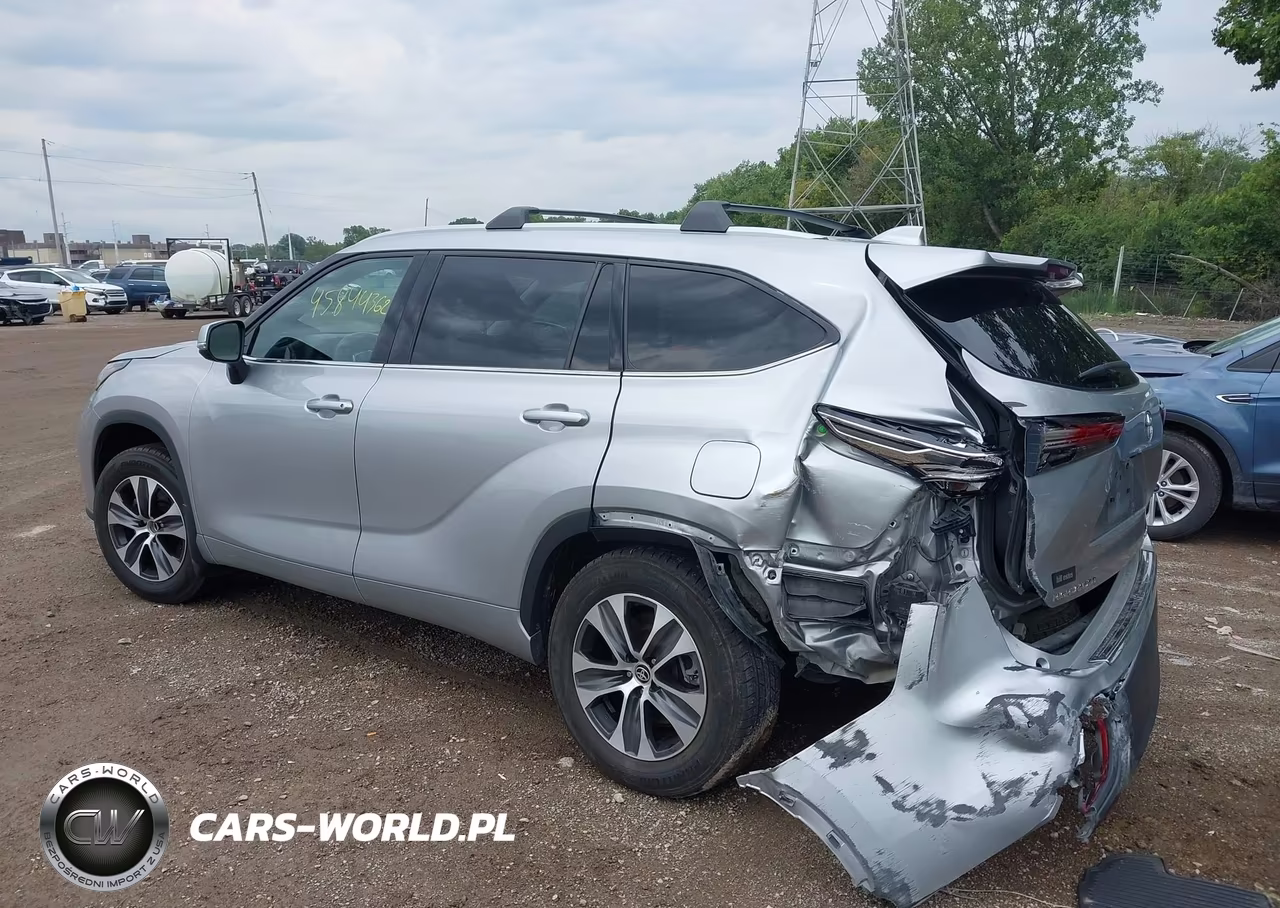 2022 Toyota Highlander Xle VIN:5TDGZRBH4NS228504 - 3