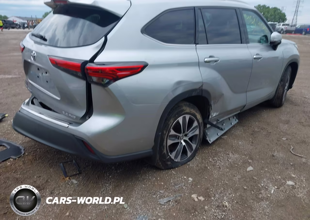 2022 Toyota Highlander Xle VIN:5TDGZRBH4NS228504 - 4
