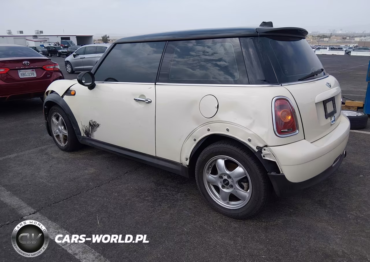 2007 Mini Cooper VIN:WMWMF33557TT56233 - 3