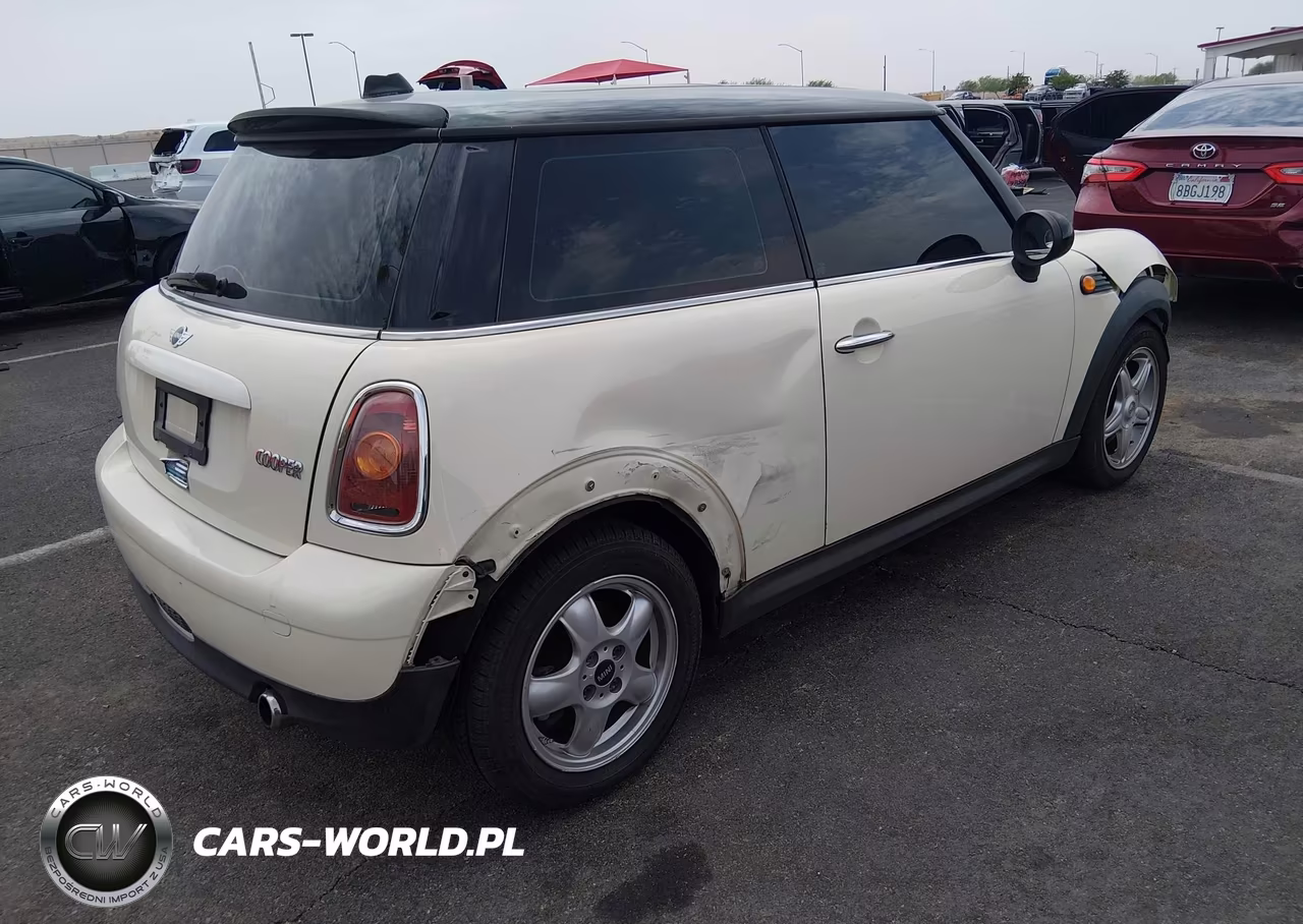 2007 Mini Cooper VIN:WMWMF33557TT56233 - 4