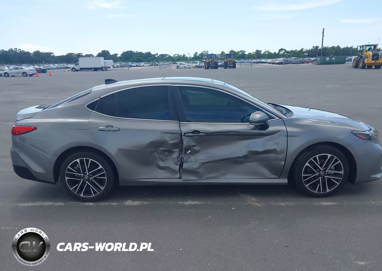 2025 Toyota Camry Xle VIN:4T1DAACK7SU647035 - 13