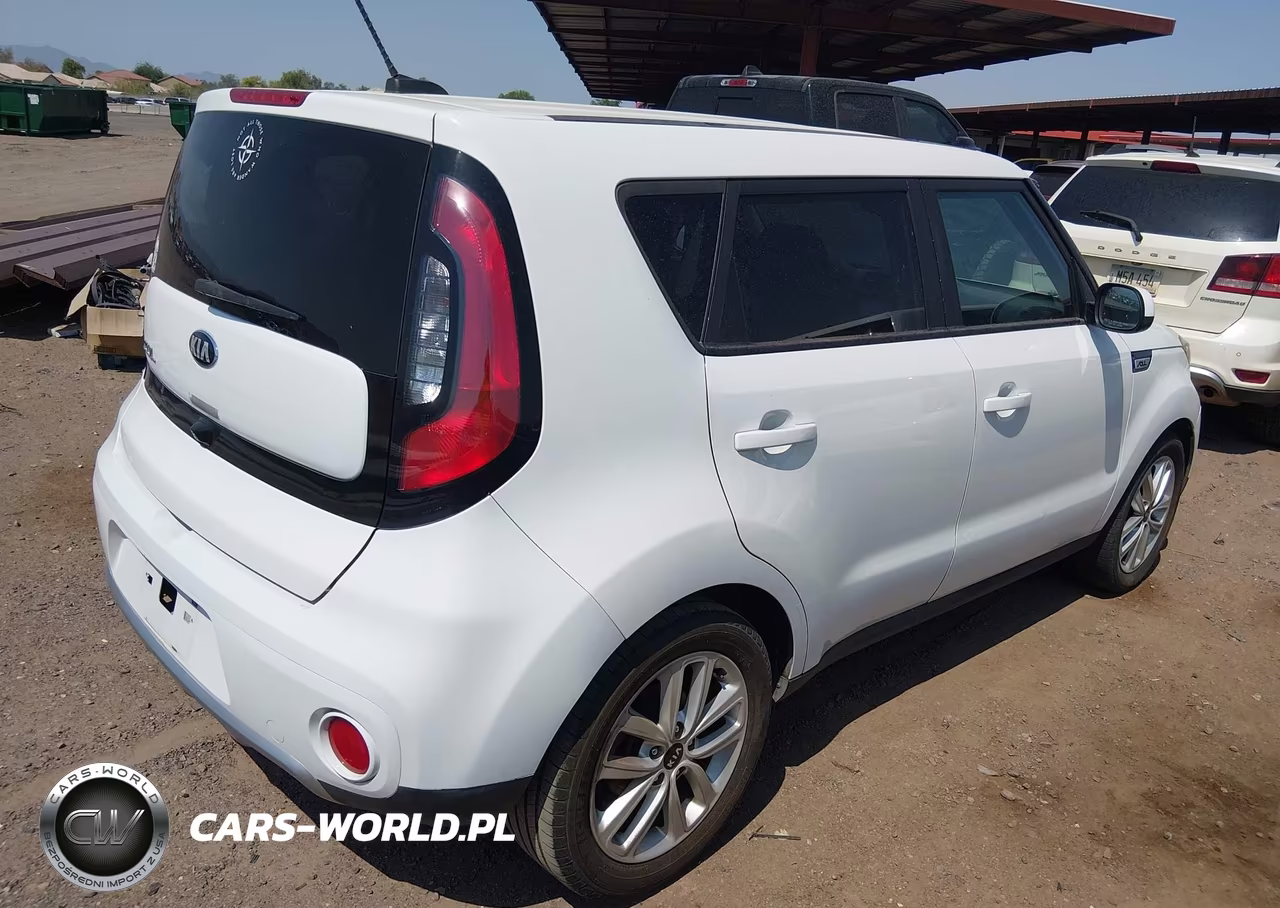 2018 Kia Soul + VIN:KNDJP3A59J7530004 - 4