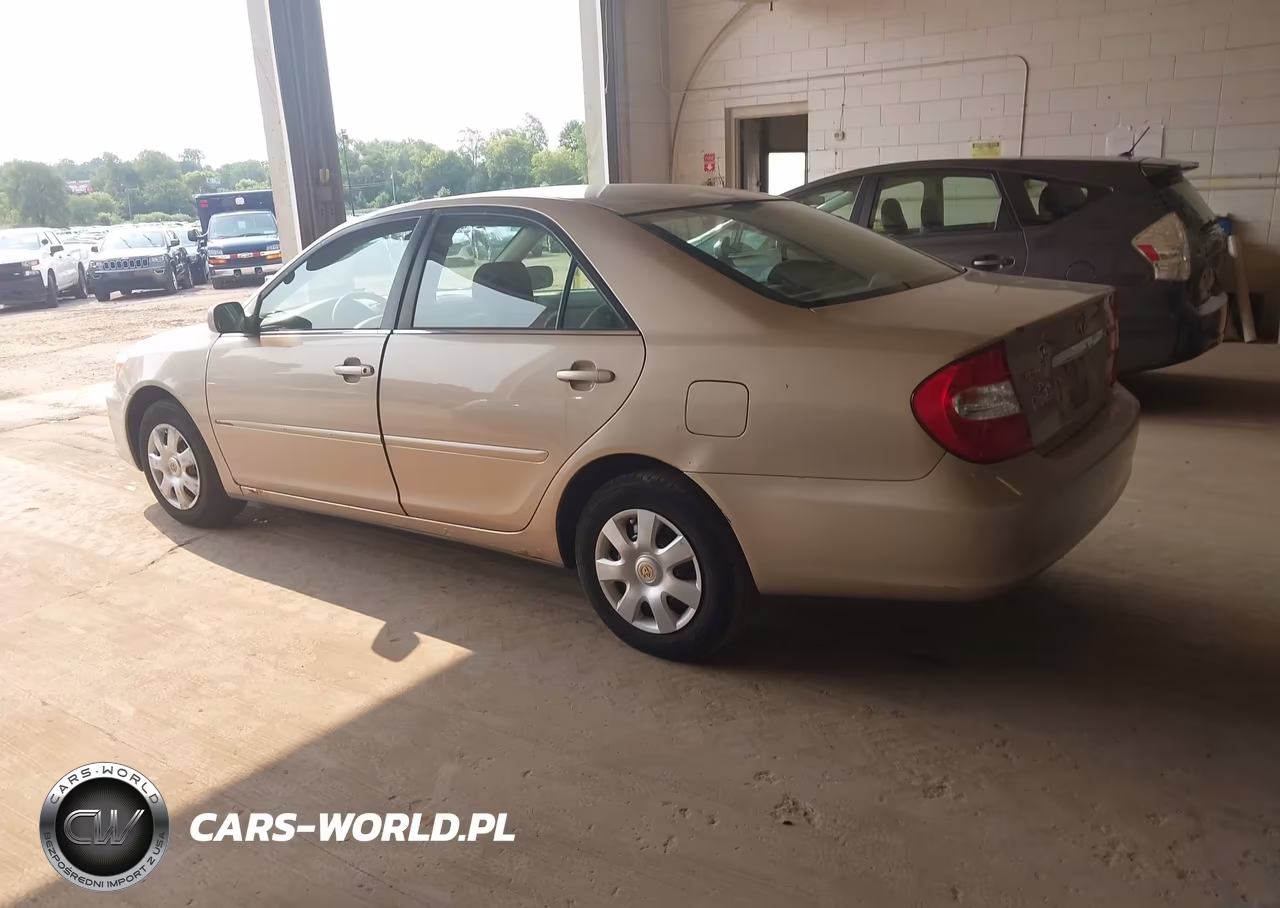 2002 Toyota Camry Le VIN:4T1BE32K52U076170 - 3