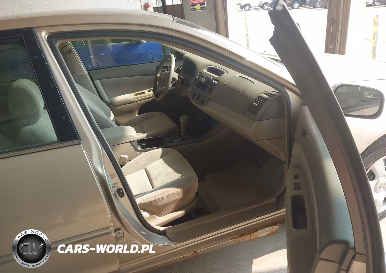 2002 Toyota Camry Le VIN:4T1BE32K52U076170 - 5