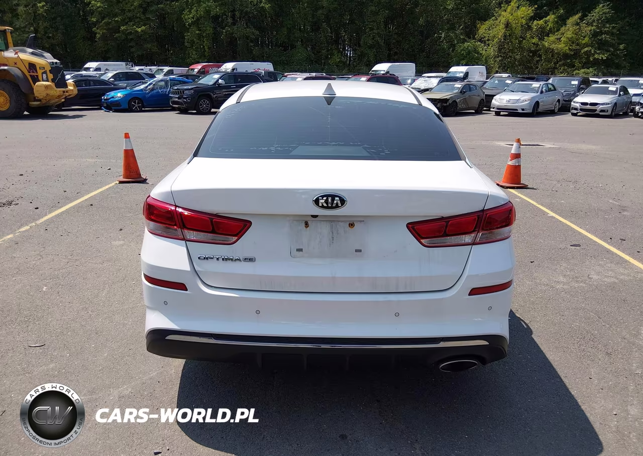 2019 Kia Optima Lx VIN:5XXGT4L37KG365196 - 16