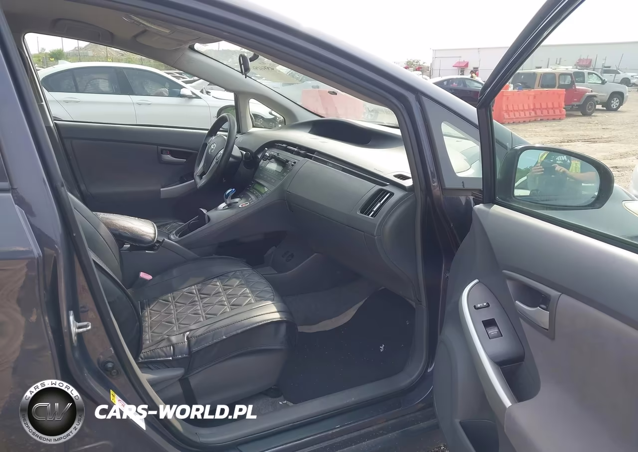 2011 Toyota Prius Two VIN:JTDKN3DU0B0280580 - 5