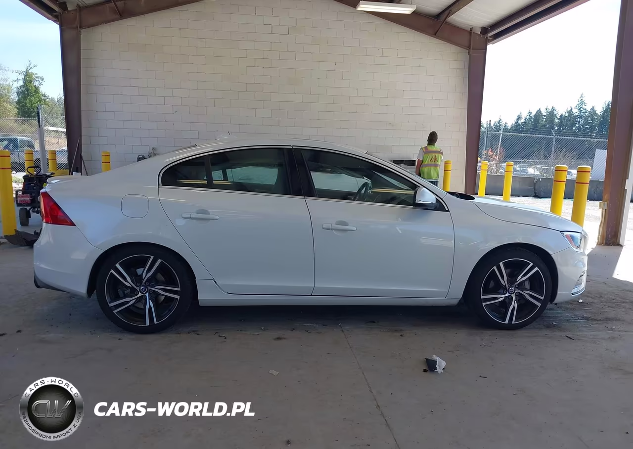 2017 Volvo S60 T6 R-Design Platinum VIN:YV149MTS2H2420378 - 13