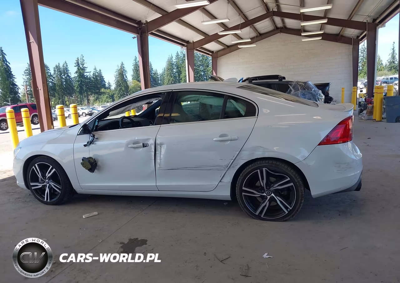 2017 Volvo S60 T6 R-Design Platinum VIN:YV149MTS2H2420378 - 14