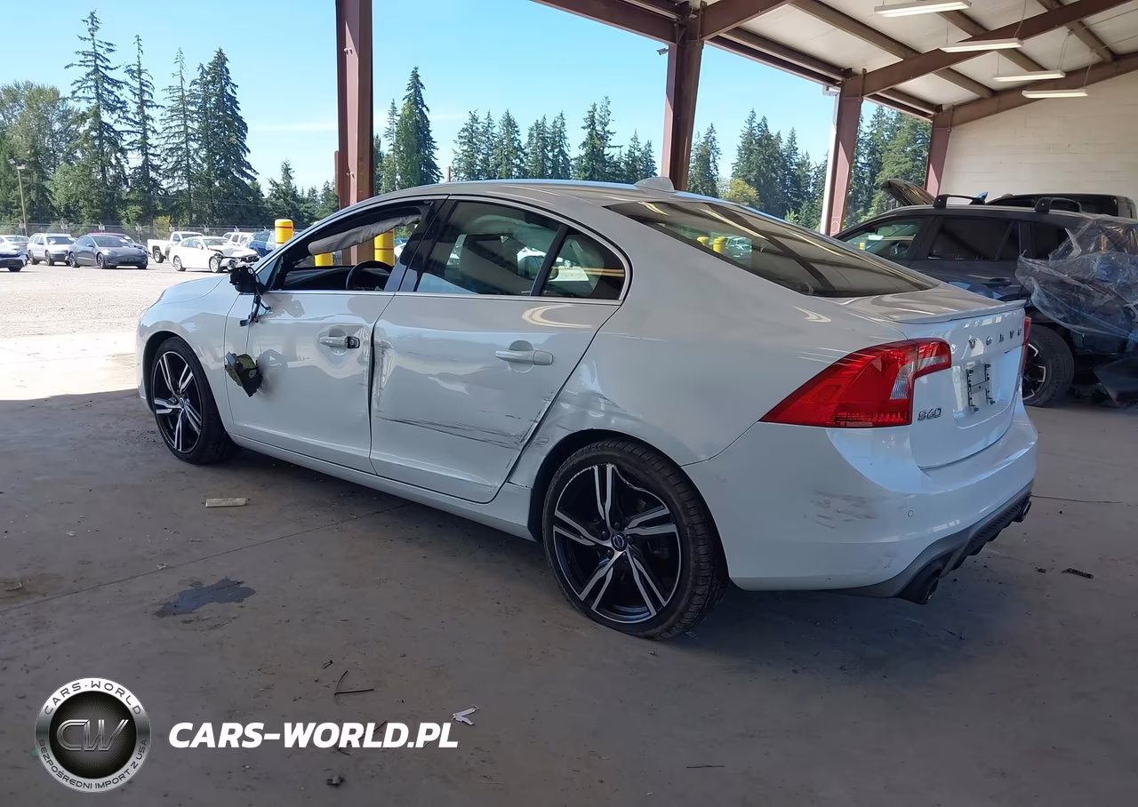 2017 Volvo S60 T6 R-Design Platinum VIN:YV149MTS2H2420378 - 3
