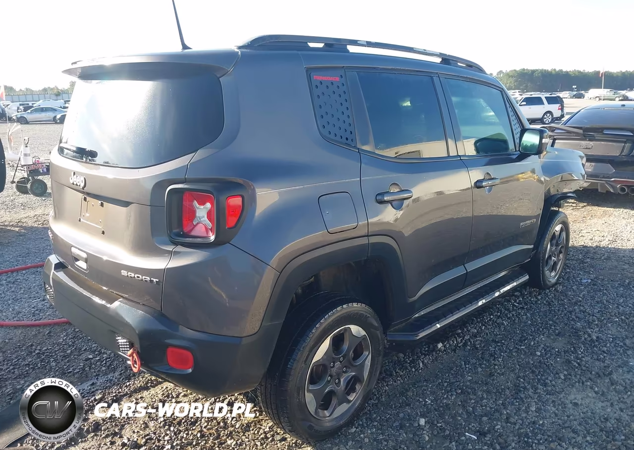 2018 Jeep Renegade Sport 4X4 VIN:ZACCJBAB5JPH61544 - 4