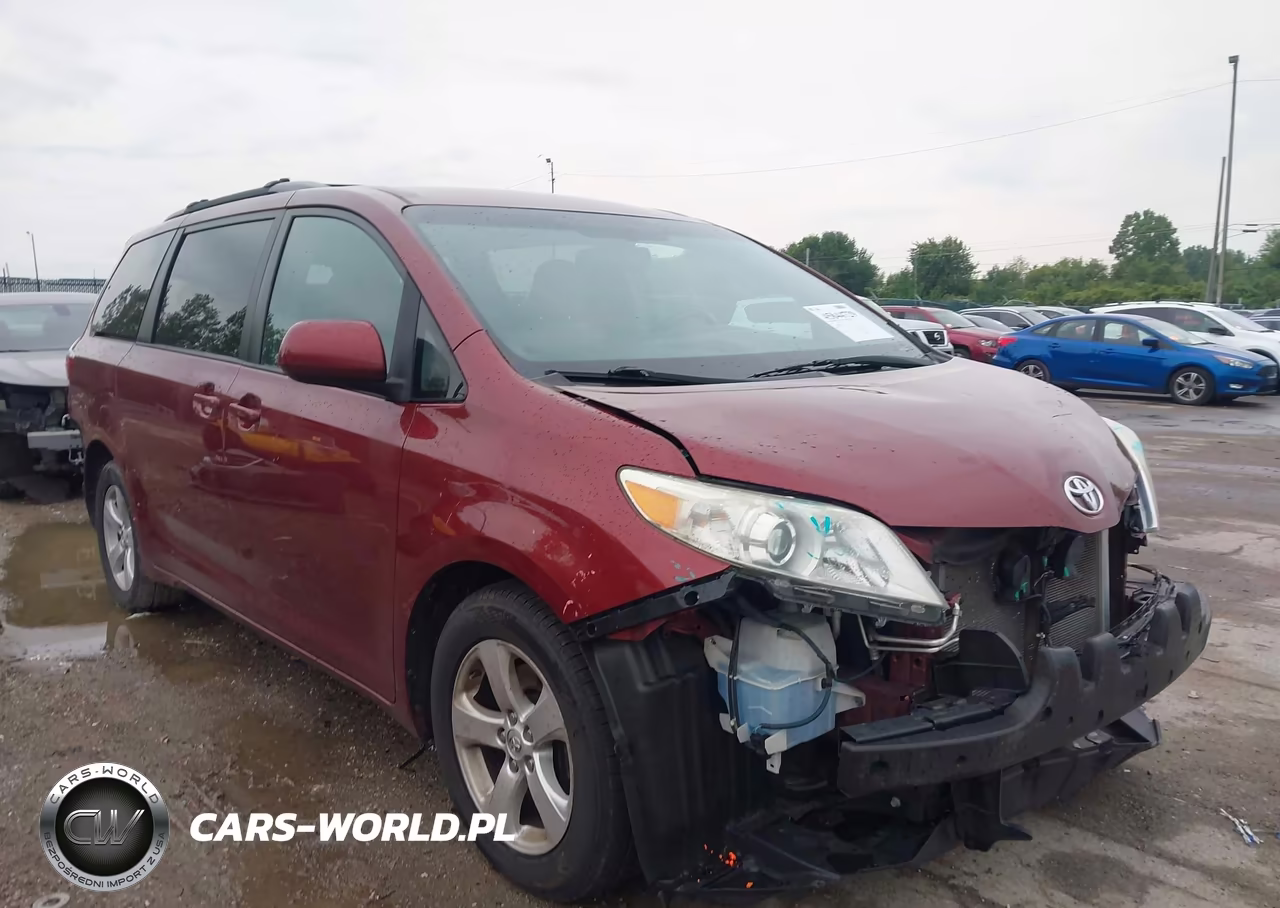 2015 Toyota Sienna Le 8 Passenger