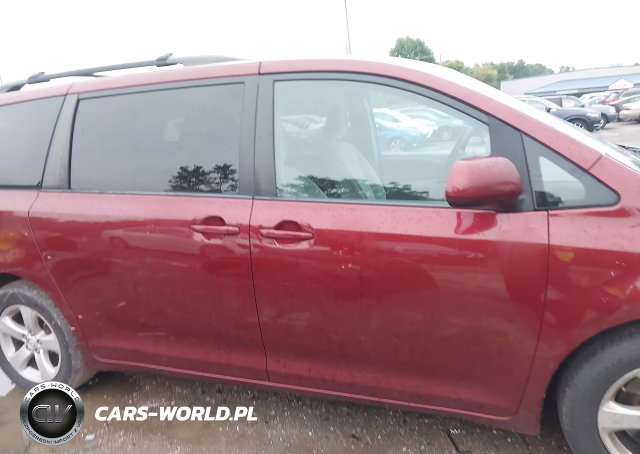 2015 Toyota Sienna Le 8 Passenger VIN:5TDKK3DC6FS553332 - 14