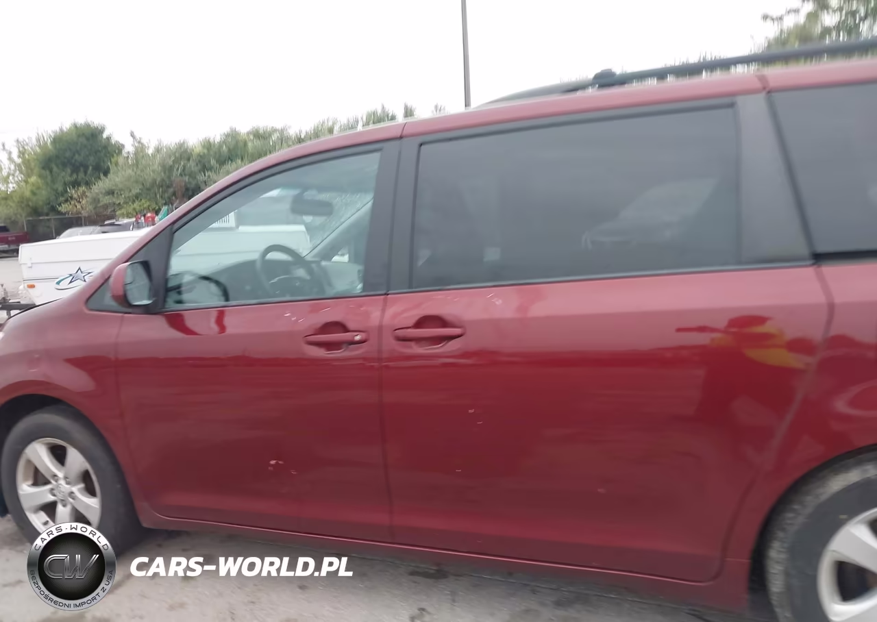 2015 Toyota Sienna Le 8 Passenger VIN:5TDKK3DC6FS553332 - 15
