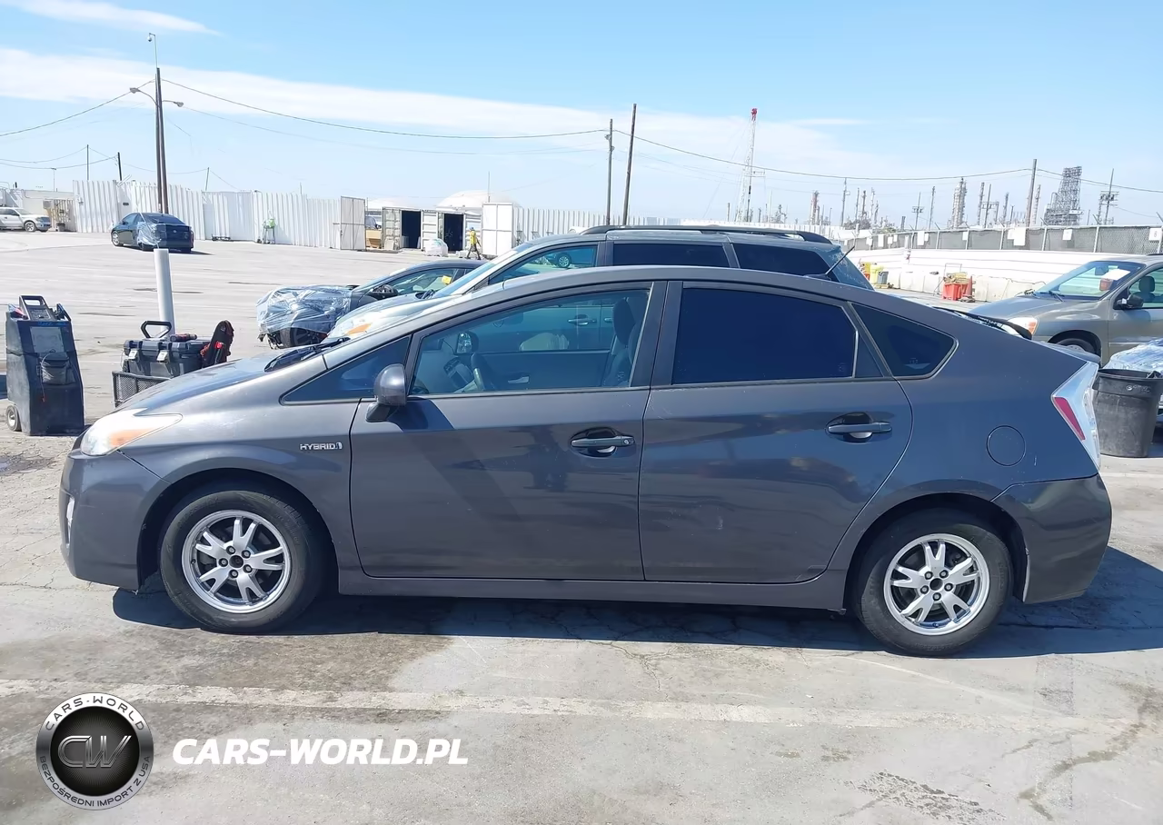 2011 Toyota Prius Three VIN:JTDKN3DU1B0264582 - 14