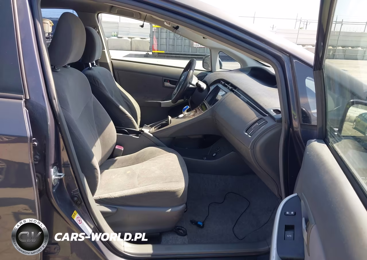 2011 Toyota Prius Three VIN:JTDKN3DU1B0264582 - 5