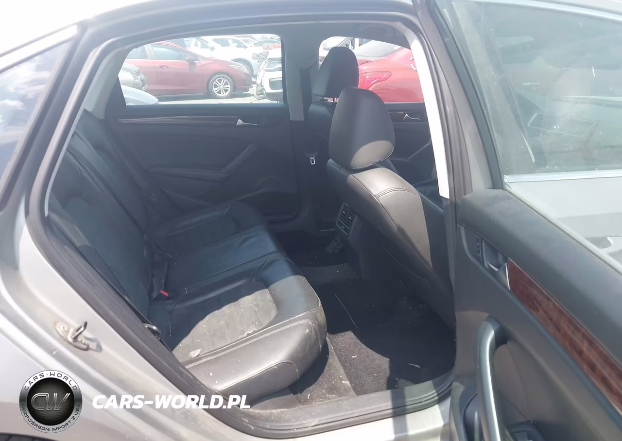 2013 Volkswagen Passat 3.6L V6 Sel Premium VIN:1VWCM7A35DC056746 - 8