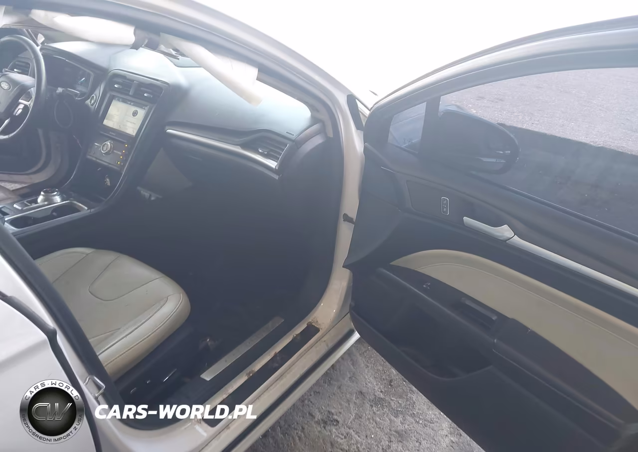 2017 Ford Fusion Titanium VIN:3FA6P0K98HR115562 - 5