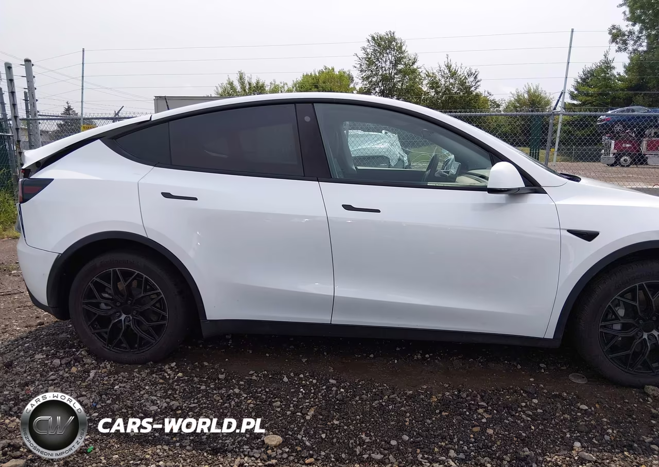 2022 Tesla Model Y Long Range Dual Motor All-Wheel Drive VIN:7SAYGDEE1NF332650 - 14