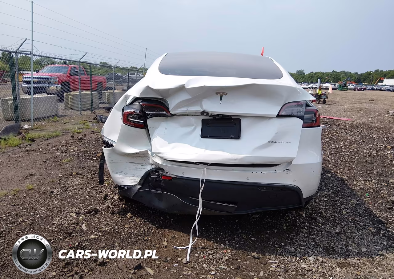 2022 Tesla Model Y Long Range Dual Motor All-Wheel Drive VIN:7SAYGDEE1NF332650 - 17