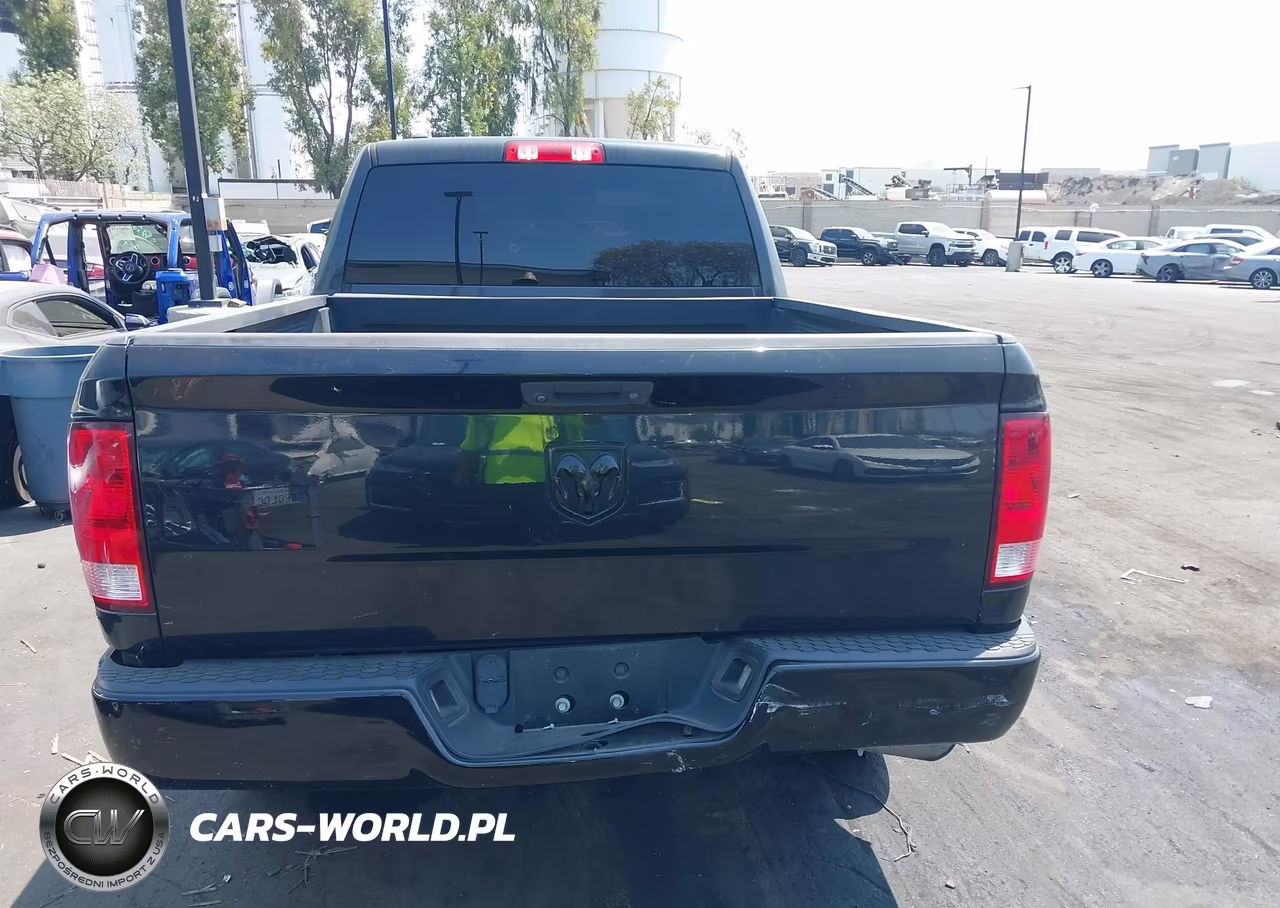 2018 Ram 1500 Express 4X2 6'4 Box VIN:1C6RR6FGXJS266739 - 17