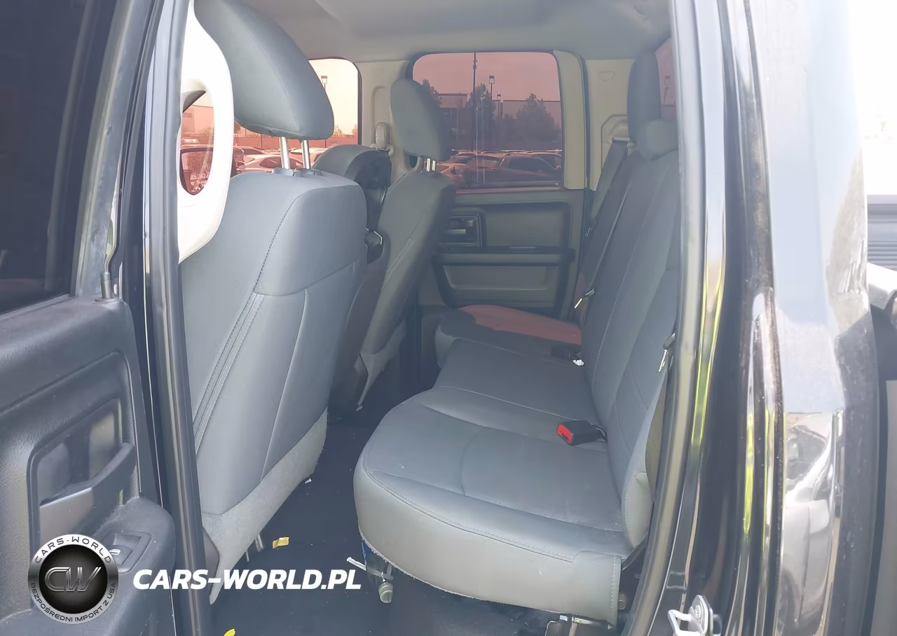 2018 Ram 1500 Express 4X2 6'4 Box VIN:1C6RR6FGXJS266739 - 8