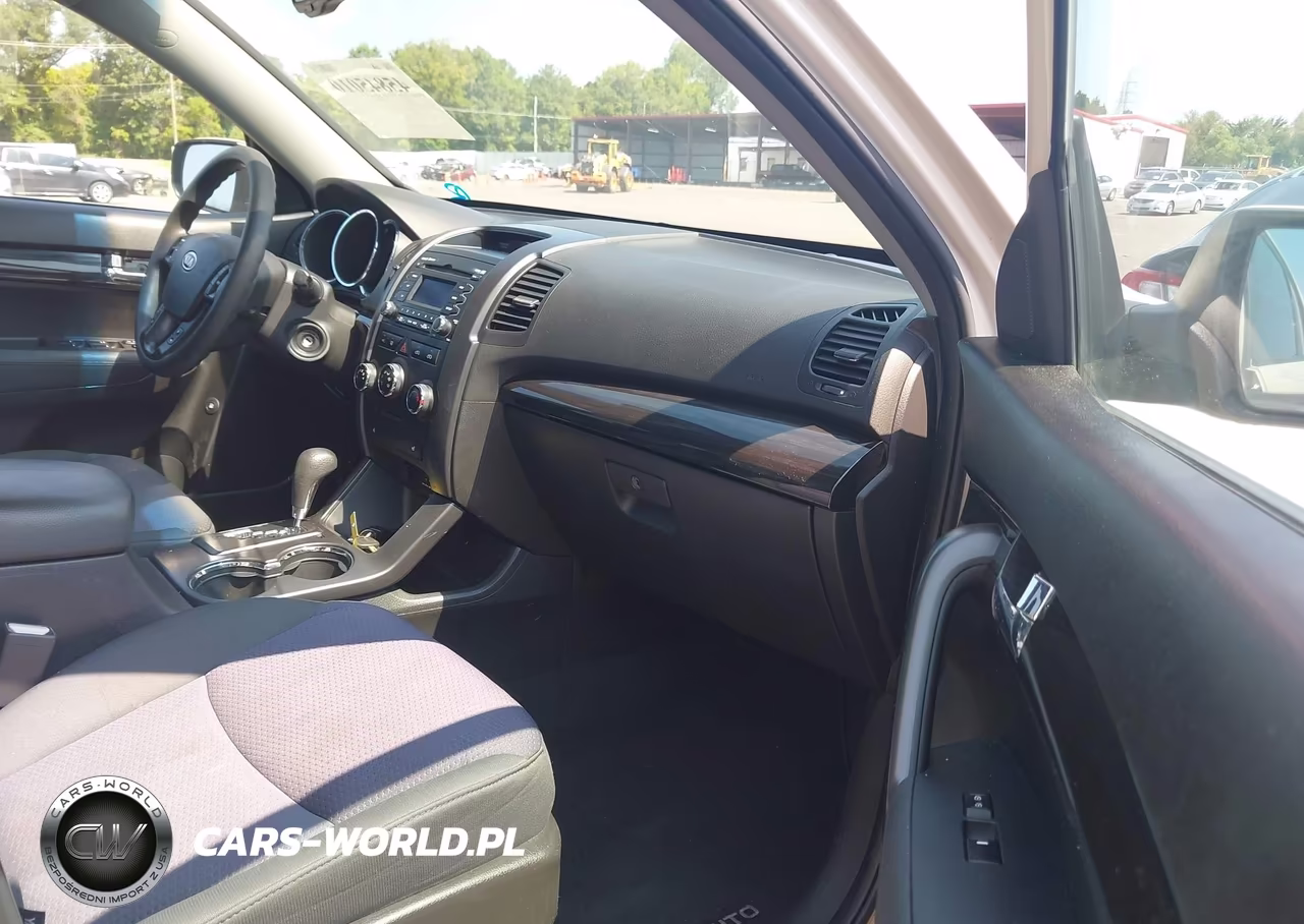 2012 Kia Sorento Lx VIN:5XYKT3A61CG218029 - 5