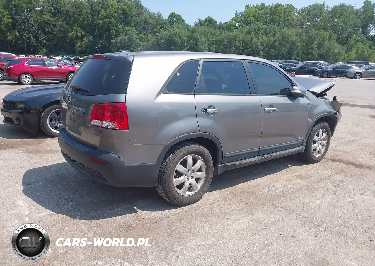 2012 Kia Sorento Lx VIN:5XYKTCA6XCG288709 - 4