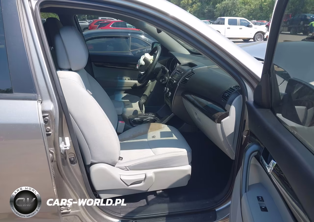 2012 Kia Sorento Lx VIN:5XYKTCA6XCG288709 - 5